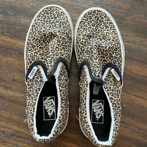 Girls 2.5 Cheetah Print Vans